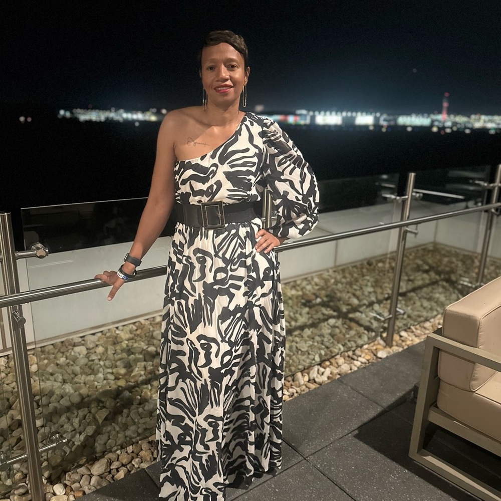 Beautiful One-Shoulder Dress! Belt not included.